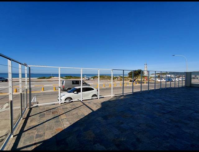 2 BEDROOM APARTMENT FOR SALE IN JEFFREYS BAY CENTRAL